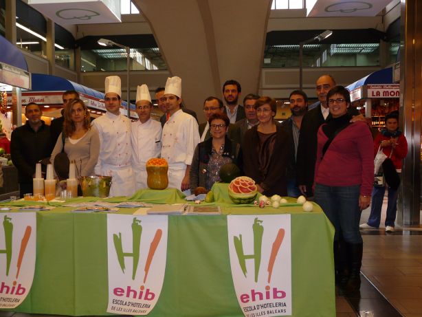 Els alumnes del CP Costa i Llobera participen a una de les visites del projecte L'Escola al Mercat