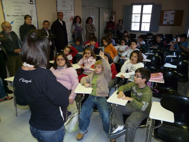 Els alumnes del CP Costa i Llobera participen a una de les visites del projecte L'Escola al Mercat