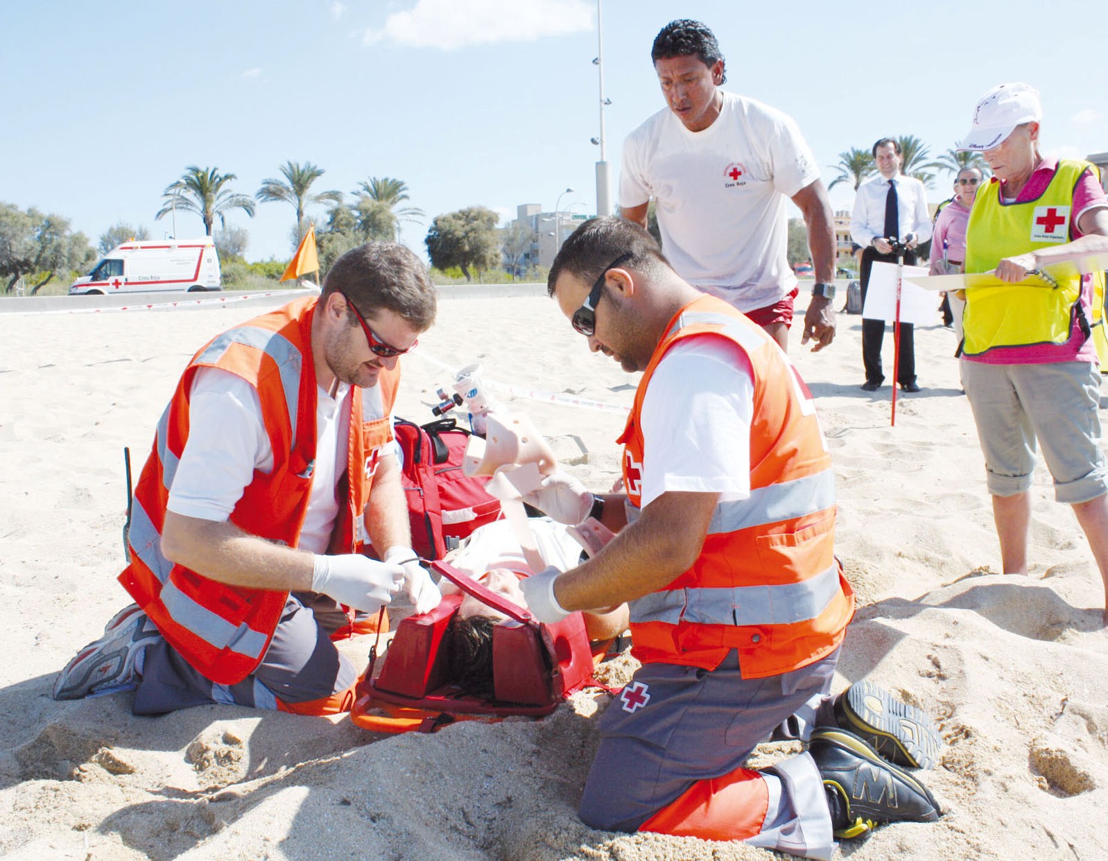 El teniente de alcalde de Medi Ambient, Andreu Garau, asiste a un simulacro de incidente grave en la Platja de Palma