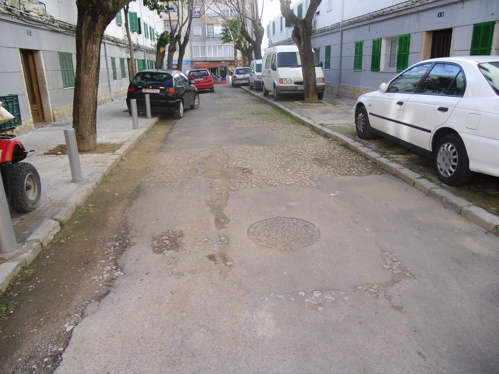 Cort posa en marxa un operatiu extraordinari de neteja en els exteriors del habitatges socials del Camp Redó