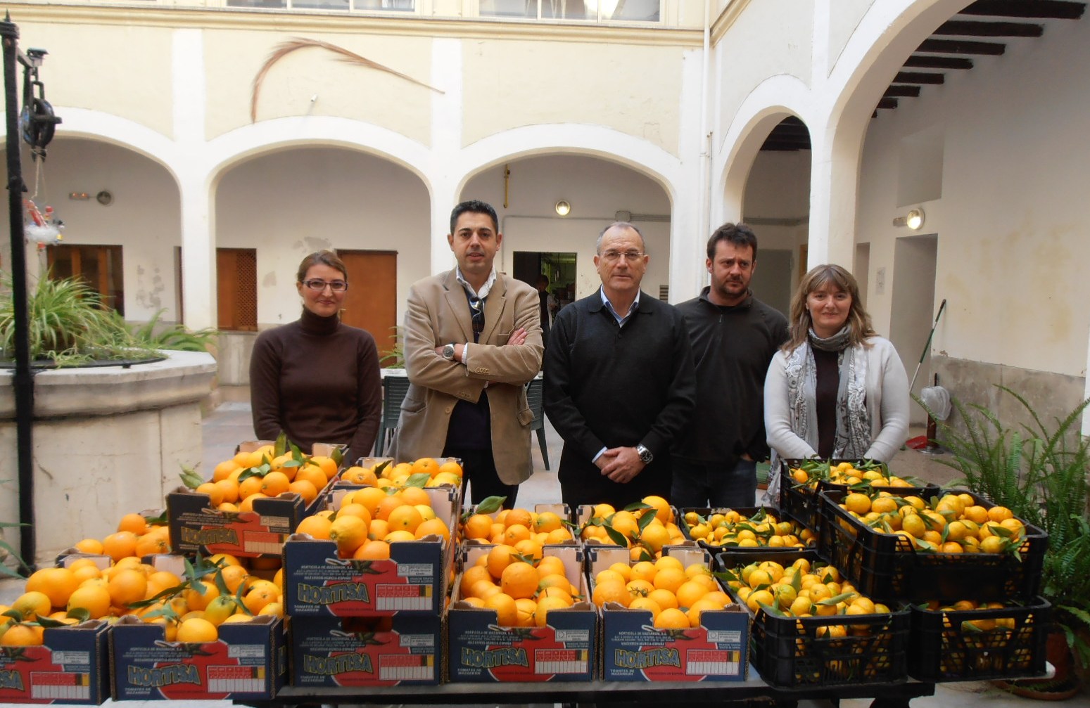 Cort dóna a La Sapiència 200 quilos de fruita produïda en el Centre de Conservació per a la Biodiversitat d'EMAYA